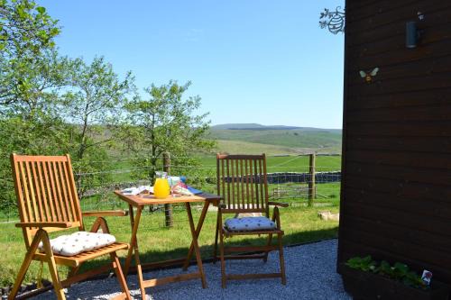 The Hive Lodge Cabin with 3 peak views, Ribblehead, Settle