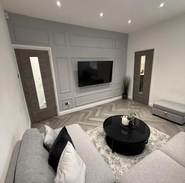 The Manchester Haven Sleeps 10 Near City Centre Breakfast hamper included