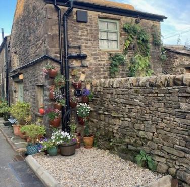 THE OLD CART HOUSE, pet friendly cottage in Garsdale near Sedbergh