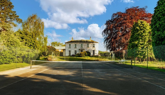 The Paxton Estate is an elegant English manor house set within beautiful historic grounds on the edge of the Lincolnshire Wolds.