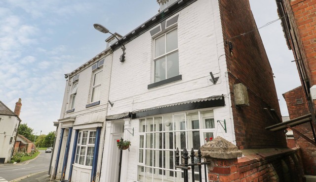 THE PEBBLES, pet friendly, country holiday cottage in Hornsea