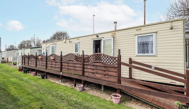 THE PROMENADE, pet friendly, country holiday cottage in Skegness