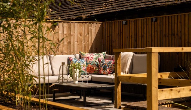 The Wagon Shed Stylish Conversion with Garden and Parking