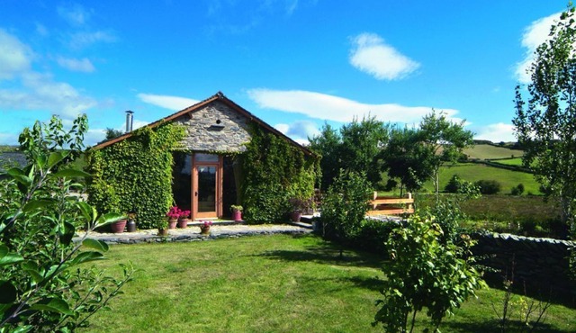 This detached barn conversion offers panoramic views over stunningly beautiful countryside.