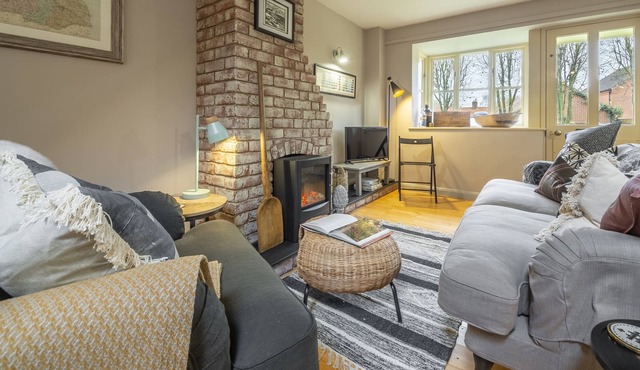 This stylish, open plan, barn style retreat has been lovingly revamped for 2020.