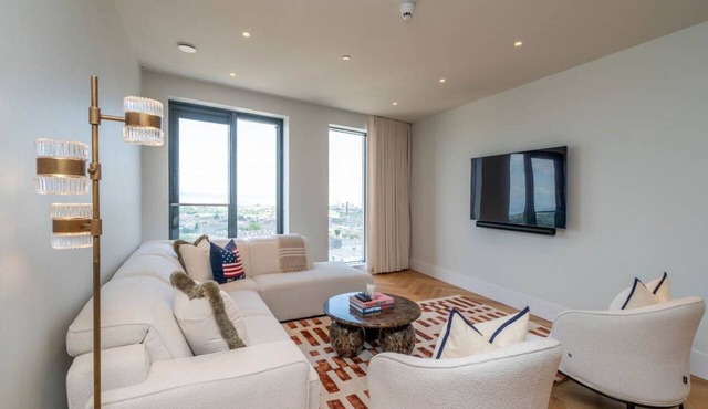 Three-Bedroom Apartment with Exceptional City Views