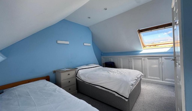Top of Family Occupied House Double Room with Free Parking in York