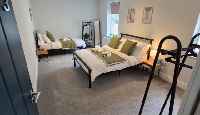 Town Centre Studio Sleeps 3 ,Free parking, Kitchen and Bathroom