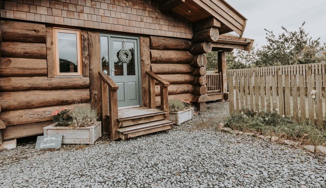 Traditional Log Cabin Stunning Rural Views And Tranquillity