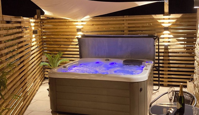 Tranquil retreat with hot tub