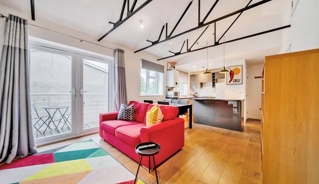Trendy 2 Bed Flat in Oxford with Balcony & Parking - Pass the Keys