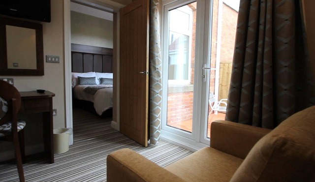 Twin Oaks Hotel