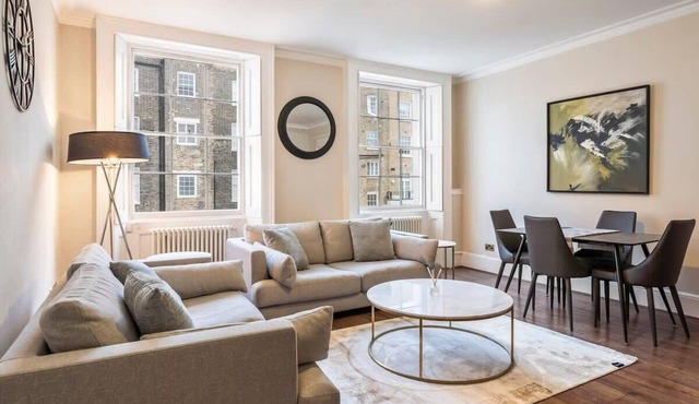 Two Bed Apartment in Belgravia with Balcony
