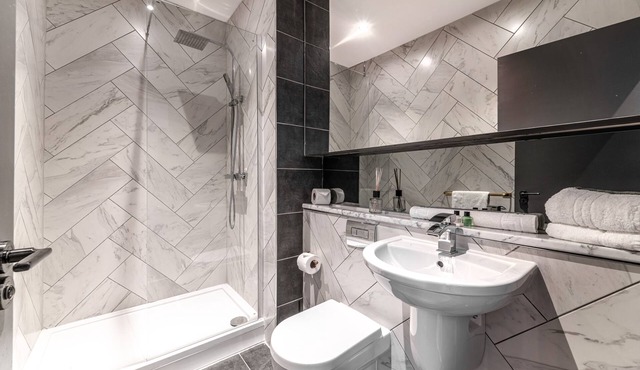 Two-Bedroom Apartment 107 (Sleeps 7) - minutes from L1 and all major attractions
