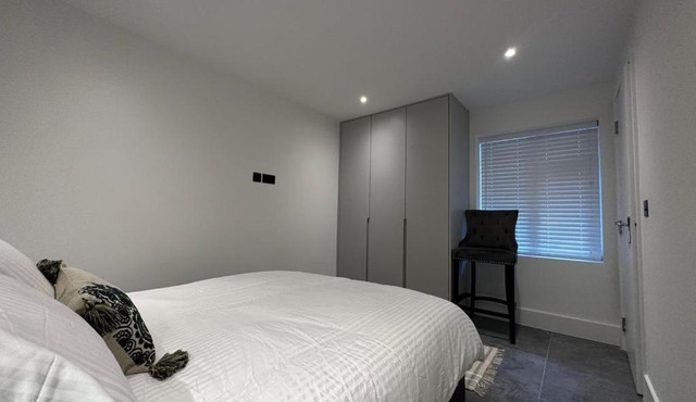 Two Bedroom House In Kilburn