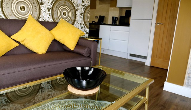 Ultra Deluxe Versace Apartment Near Sheffield