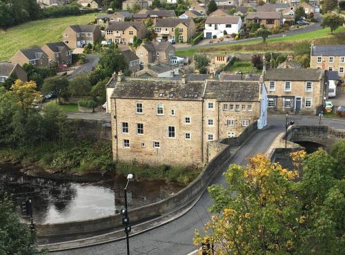 Unique house on riverside - castle views - Barnard Castle