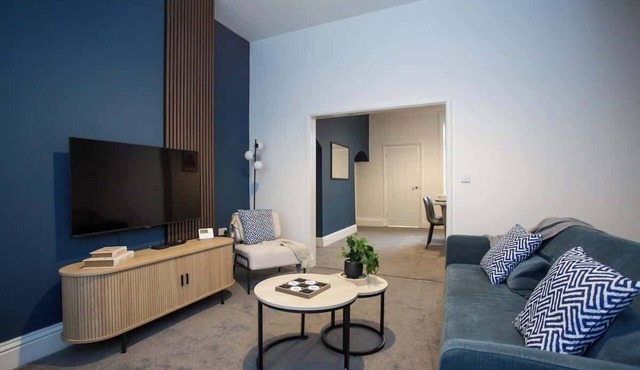 Vacant Nests | The Freda | Modern 3BR Home |