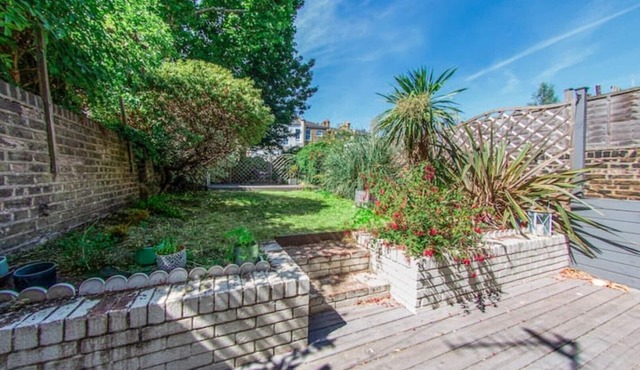Victorian Garden Apartment in London Fields