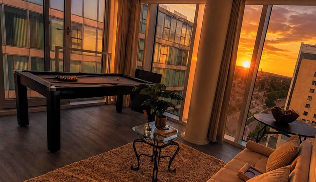 VIP-Themed Luxury Apartment Central Milton Keynes City Views & Pool Table