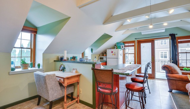 Walk to Marina: Dog-Friendly Lake Ontario Studio in Sackets Harbor