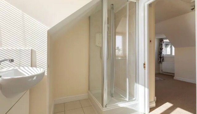 Waterfront 4-Bed Townhouse at Abingdon Marina
