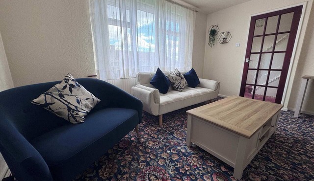 Welcoming 3BDR Home nr Royal Hospital Chesterfield