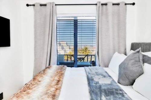 West Beach Luxury Apartment in Bloubergstrand