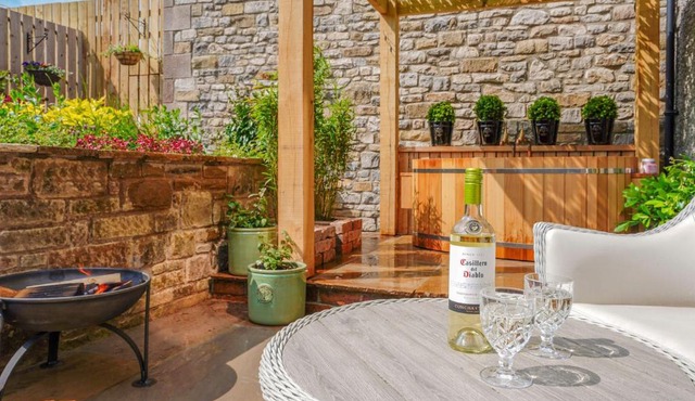 Westhills Courtyard - The Loft