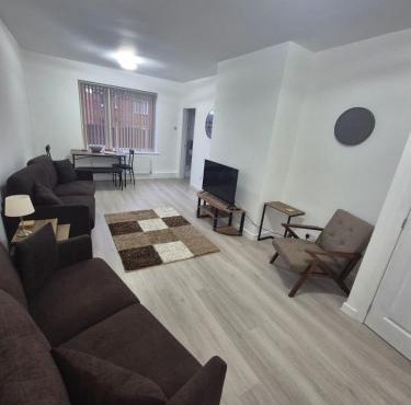 Wigan 3 bed close to amenities, M6, M58