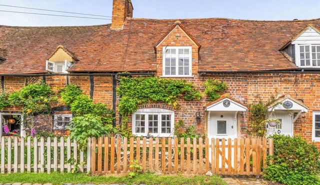Windmill Cottage Sleeps 4 with Enclosed Garden