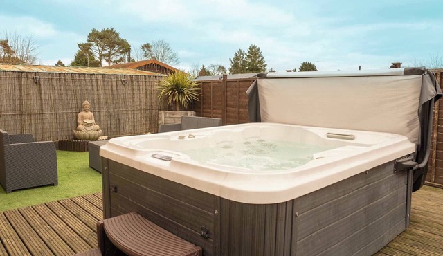 York Retreat: Private Hot Tub, Pet-Friendly Lodge