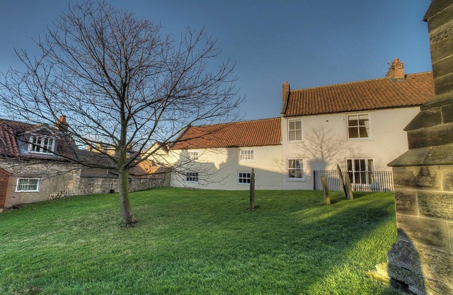 2 bedroom accommodation in Pickering
