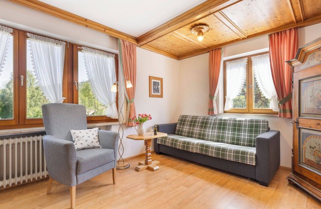 Apartment Kienberg 51 sqm, south-east balcony, kitchen, WLAN, 1 bedroom and 1 living room in Ruhpolding