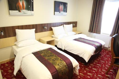 Cambridge Hotel 