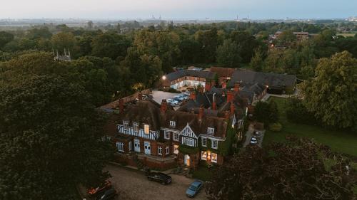 Manor Hotel 