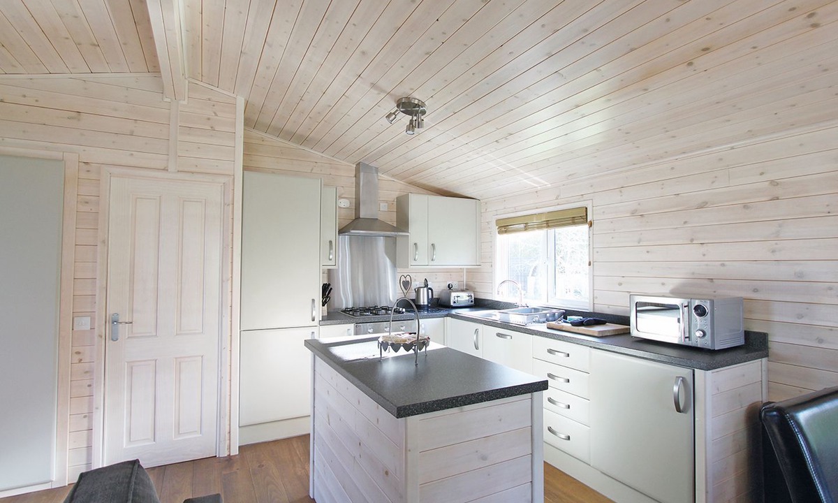 Alford Cabin | Lodge with one double and two twin.