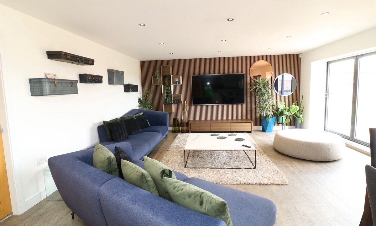 Lincoln Cabin | Lincoln 4-beds, Sleeps 13, Hot Tub & Pet Friendly
