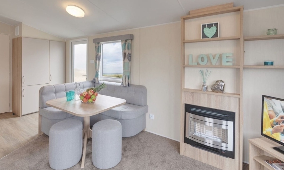 Skegness Ski Chalet | Caravan - Sleeps6-pet Friendly-parking Available