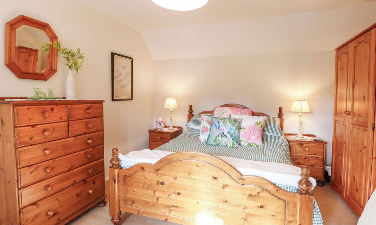 Briston Cottage | Hollyhedge Cottage