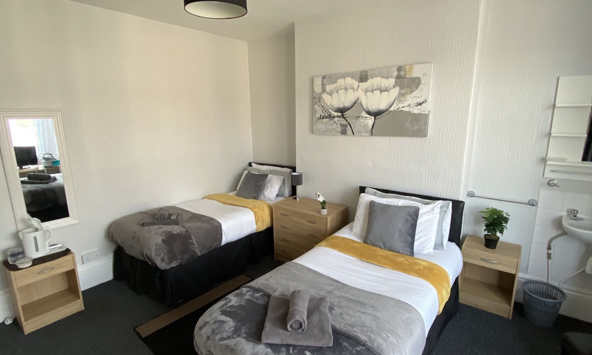 Redcar Bed & Breakfast | OYO Tudor Lodge - Redcar Beach