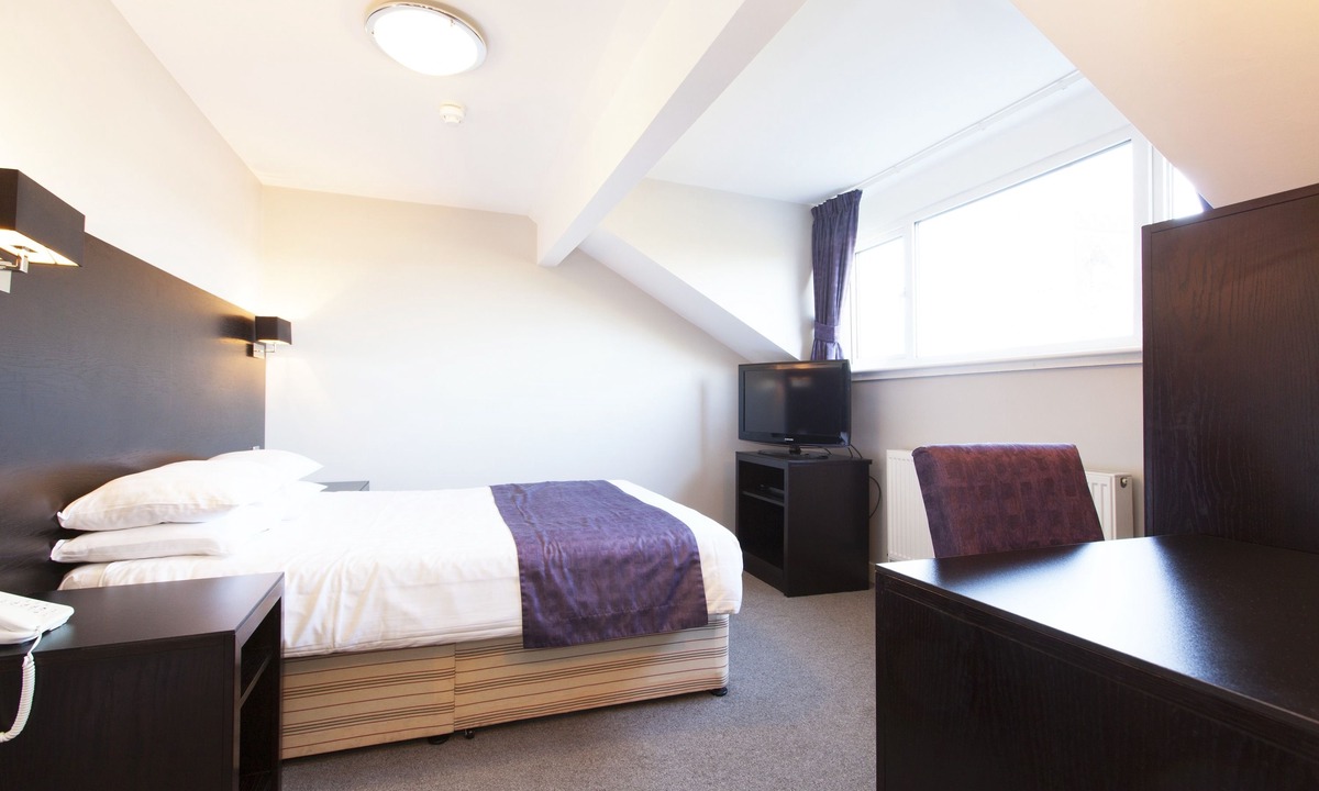 Shipley Hotel | The Abbey Lodge Hotel