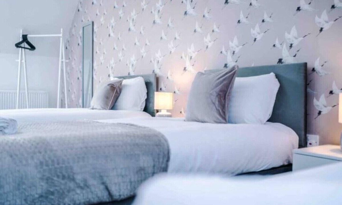 Bury House | Lovely three bed home Manchester