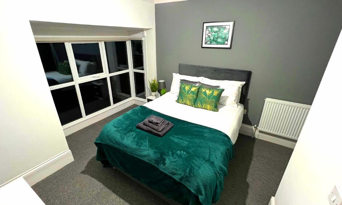 Grimsby House | Chantry Suites by SA Stays