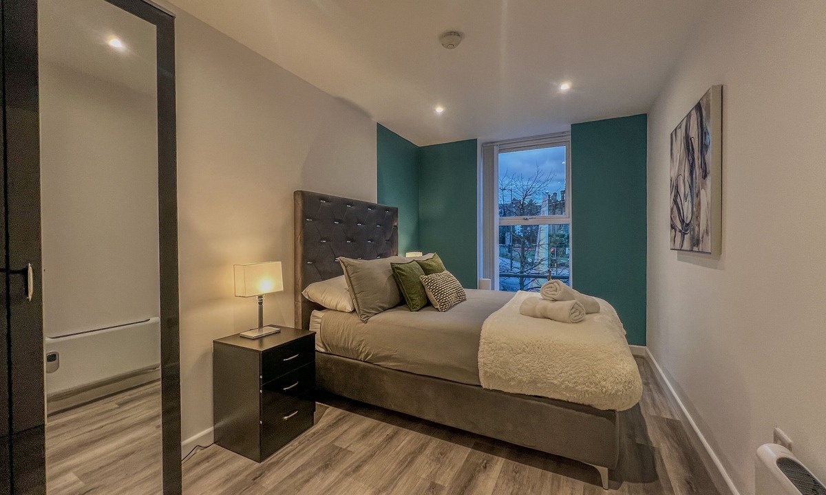Chinatown Apartment | Luxurious centrally located apartment, and pets are welcome! What's not to love?