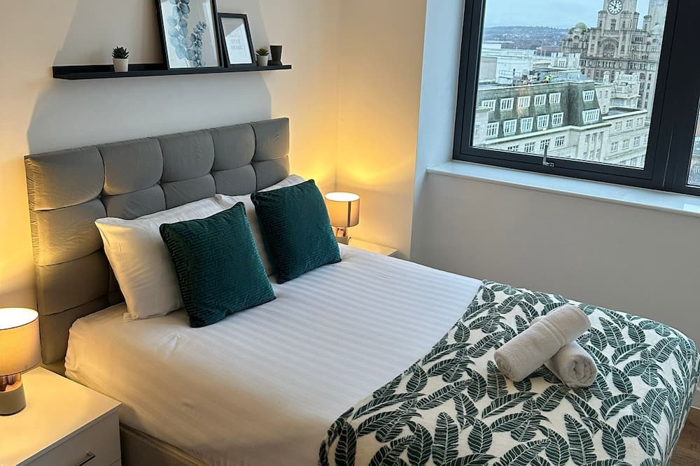 Pier Head Apartment | City View Two Bedroom Apartment Liverpool
