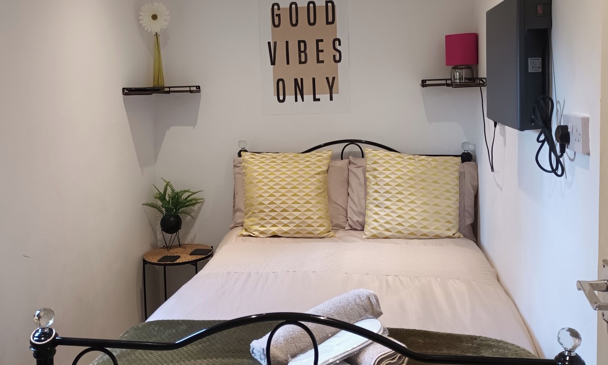 Roundhay Apartment | City Hideaway in Leeds