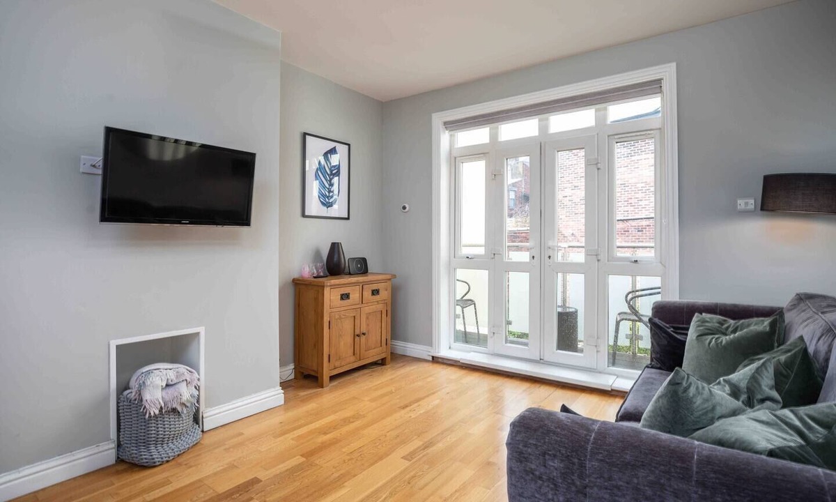 Sheffield Apartment | Stylish & Spacious 3 Bed Apartment with Parking