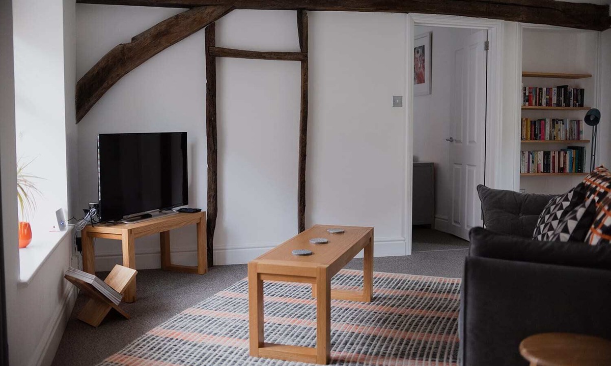 Norwich Apartment | Grade II Listed Flat with Modern Touches Sleeps 2