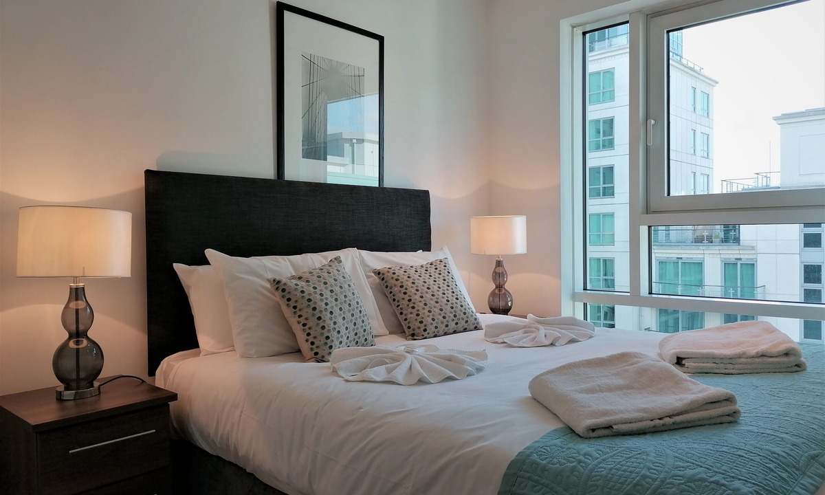 Vauxhall Apartment | Still Life Vauxhall Manhattan One Bedroom Apartment